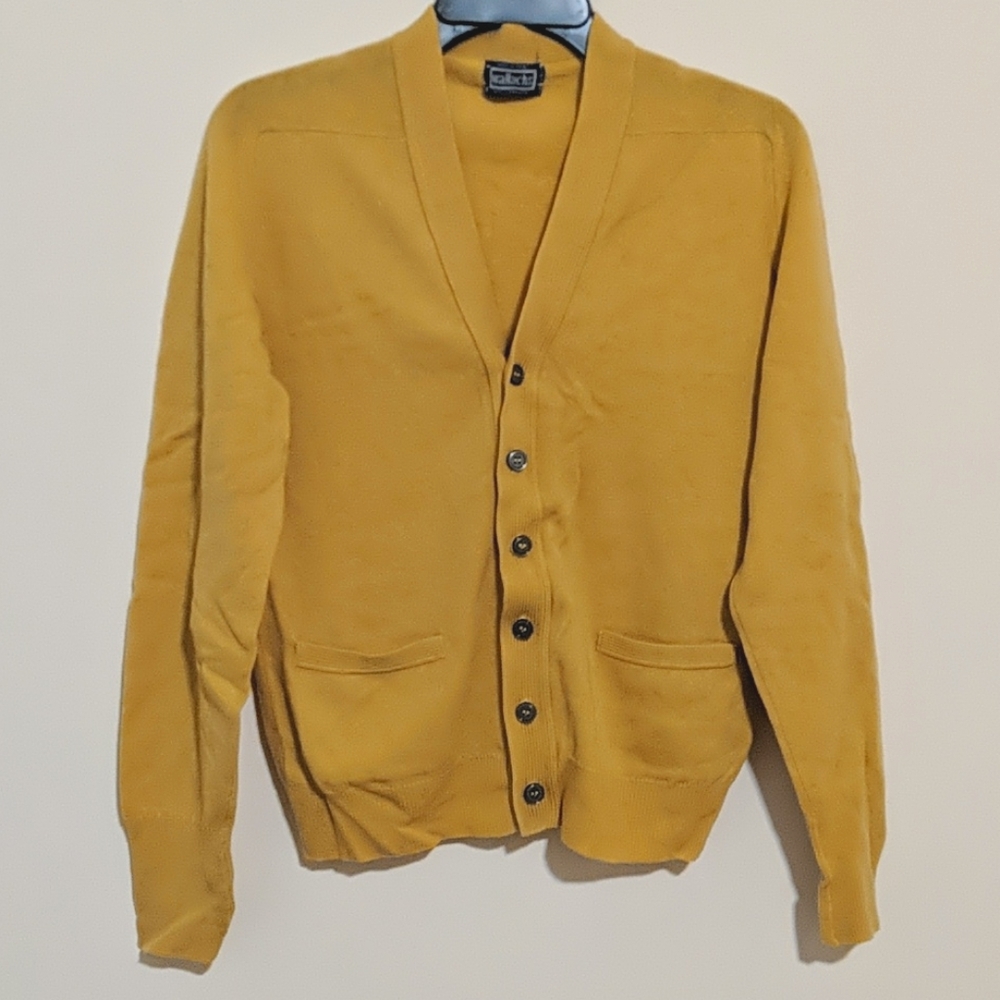 100% Lambs wool golden yellow cardigan